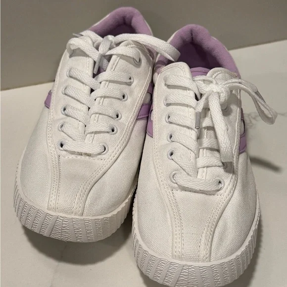 Tretorn Nylite Canvas White and Purple Lace up Sneakers - Picture 10 of 11